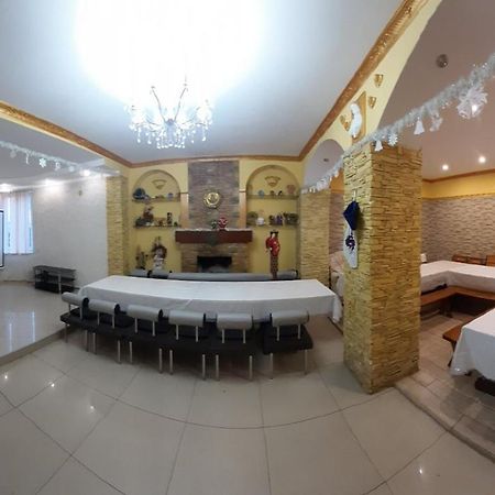 Куренiвський Двiр Kiev Bagian luar foto