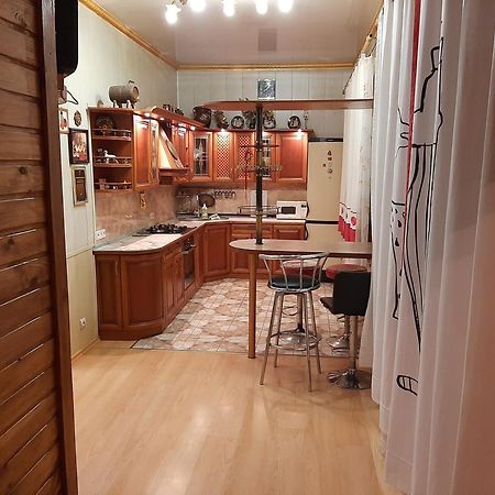 Куренiвський Двiр Kiev Bagian luar foto