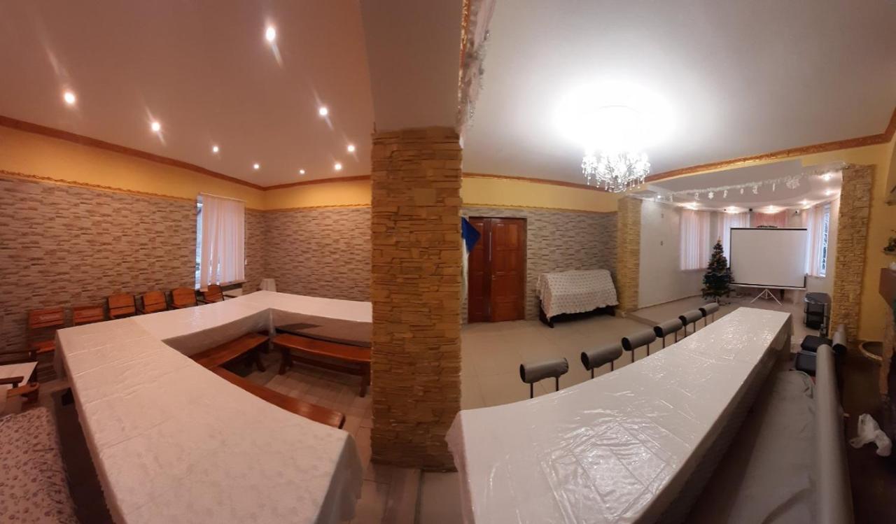 Куренiвський Двiр Kiev Bagian luar foto