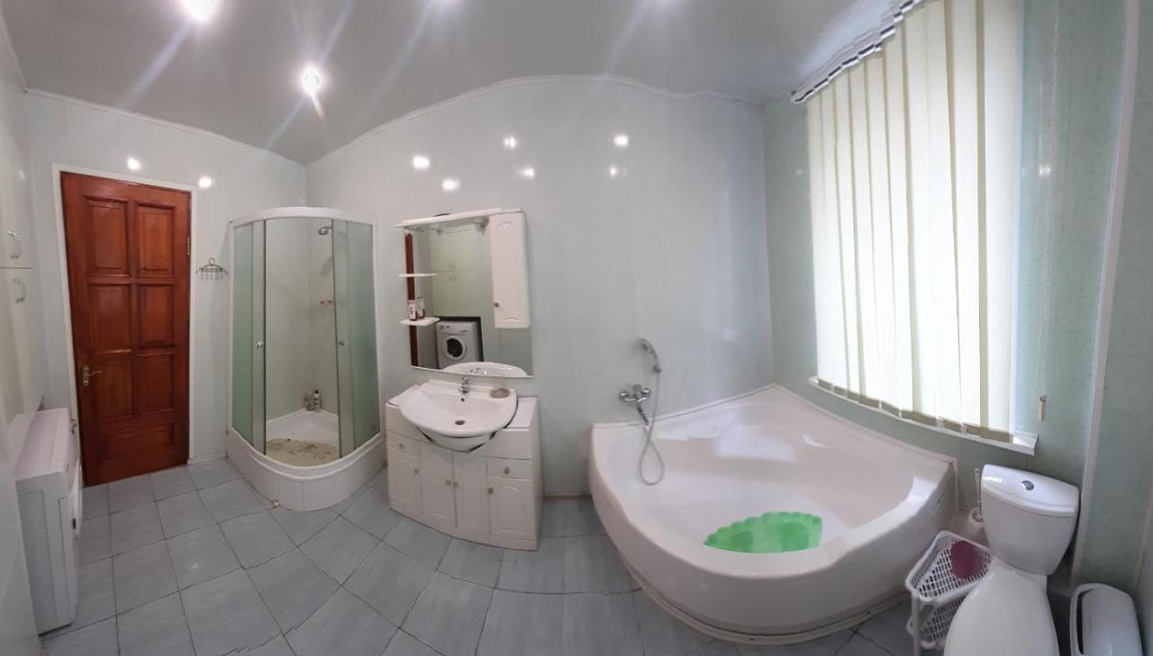 Куренiвський Двiр Kiev Bagian luar foto