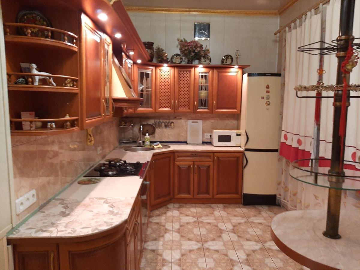 Куренiвський Двiр Kiev Bagian luar foto