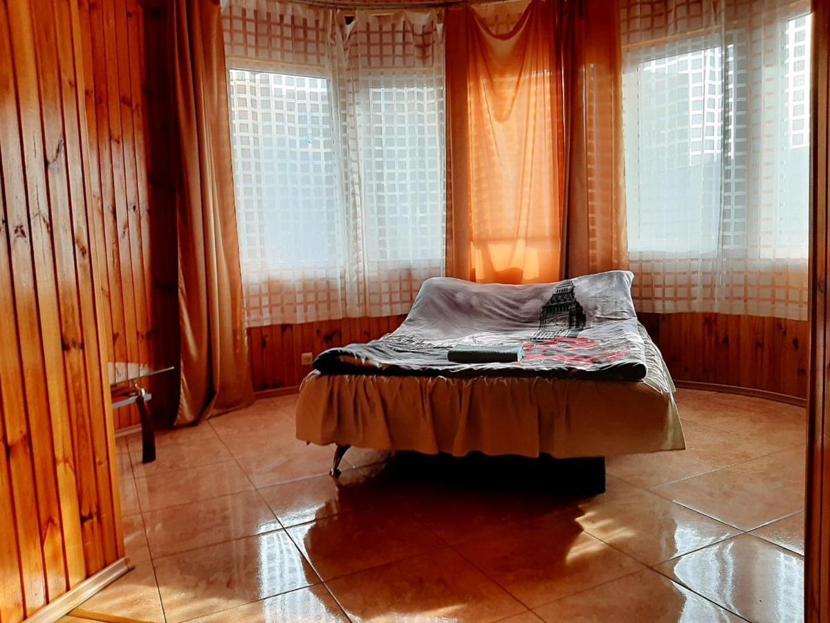 Куренiвський Двiр Kiev Bagian luar foto